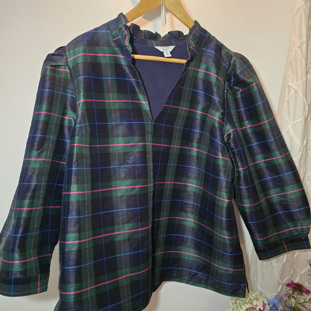Crown & Ivy Multicolor Ruffle Blouse